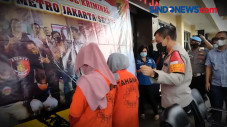 Dua Perempuan Penganiaya...