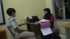 Sabun Mandi Habis, Suami...