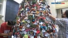 Pohon Natal Unik Berhiaskan...