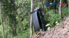 Mobil Wisatawan Terjun...