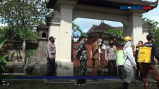 Puluhan Warga Desa di...