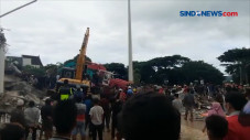 Dua Korban Reruntuhan...