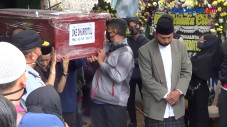 Isak Tangis Warnai Kedatangan...