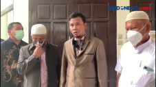 Sidang Perdana, Gus...