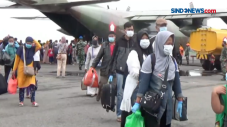 Puluhan Korban Gempa...