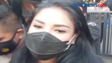 Suami Ditangkap, Penyanyi...