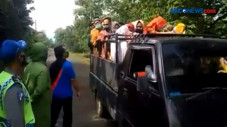 Puluhan Ibu di Mobil...