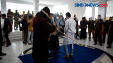 Dua Pasangan Homo Dihukum...