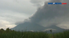 Gunung Raung Erupsi,...