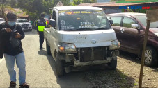 Mobil Pikap Seruduk...