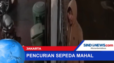 Terekam CCTV, Dua Pemuda...