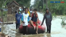 Tanggul Jebol, Tiga...