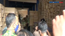 Tenda Bantuan Menumpuk
