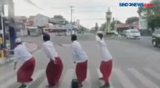 Joget Tiktok, Pemuda...