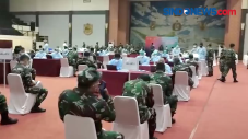 Mabes TNI Gelar Vaksinasi...