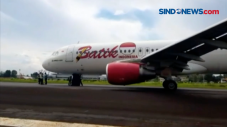 Pesawat Batik Air Mendarat...