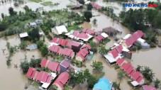 Sungai Jeneberang Meluap,...