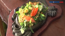Sajian Mie Ayam Hot...