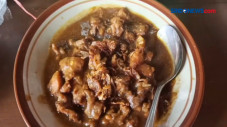 Sate dan Tongseng Kelinci,...