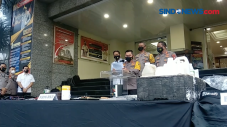 Rilis Atribut FPI Terkait...