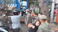 Ricuh Penggusuran di...