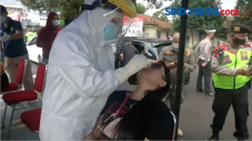Polisi Periksa Surat...