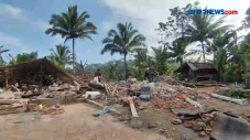 Pasca Gempa Malang,...