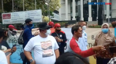 Demo di Gedung MK, KSPI...
