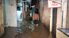 Diguyur Hujan Deras,...