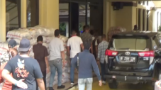 Hadang Anggota TNI,...