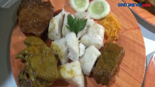 Lontong Daun Kelapa...