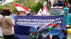 Buruh Gelar Aksi Demo...