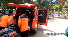 2 Wisatawan Tergulung...