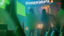 Nekat Menggelar Pesta,...