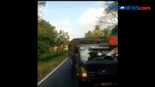 Sebuah Truk Hambat Perjalanan...