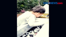 Viral Tangis Bocah Dimakam...