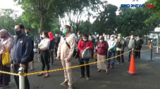 Penumpang KRL Bekasi...