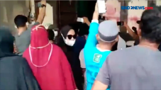 Membuat Resah, Ratusan...