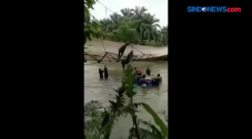 Jembatan Tiba-Tiba Ambruk...