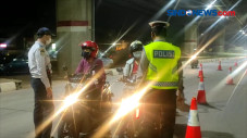 PPKM Level 4 Diperpanjang,...