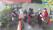 Demi Uang Bansos, Warga...