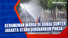 Kerumunan Warga di Danau...