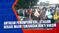 Antrean Penumpang KRL,...