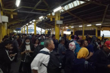 PSBB Diberlakukan Rabu,...