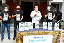Gelar Aksi Cegah Corona,...
