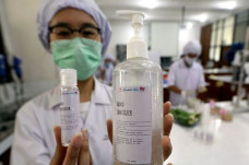 Permintaan Tinggi, Produsen...