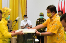Perangi Wabah COVID-19,...