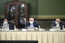 Zarif: Tentara AS Terus...