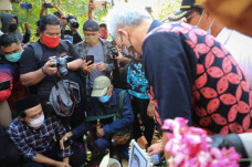 Ganjar Gemetar Saat...