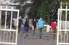 Bersenjata Parang-Panah,...